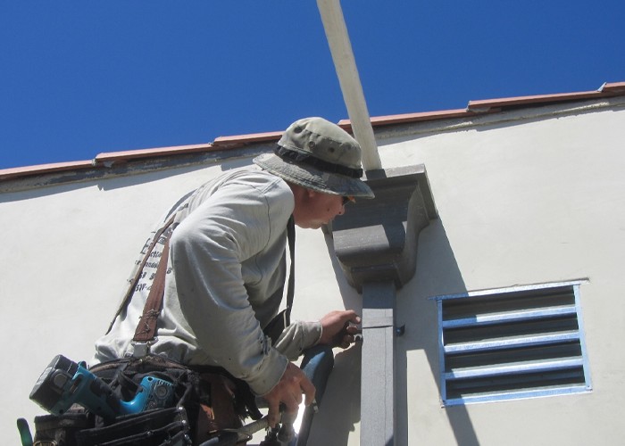 Roof Gutter Installation Services in Los Angeles